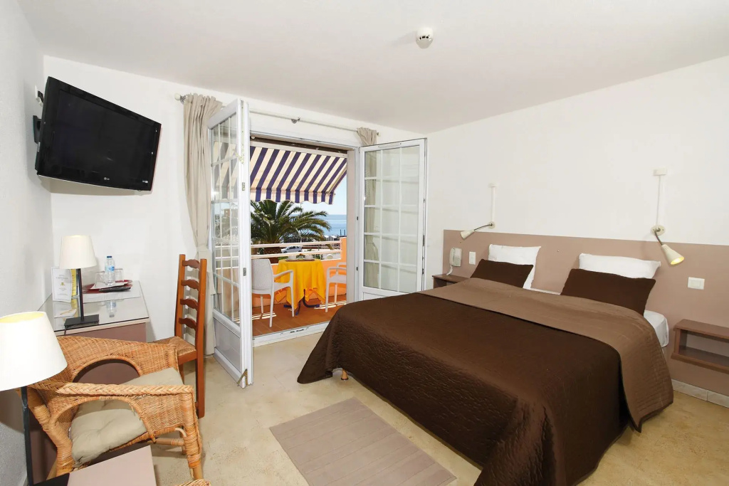 Superior Double room with balcony (full double bed)