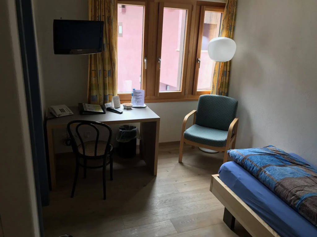 Economy room