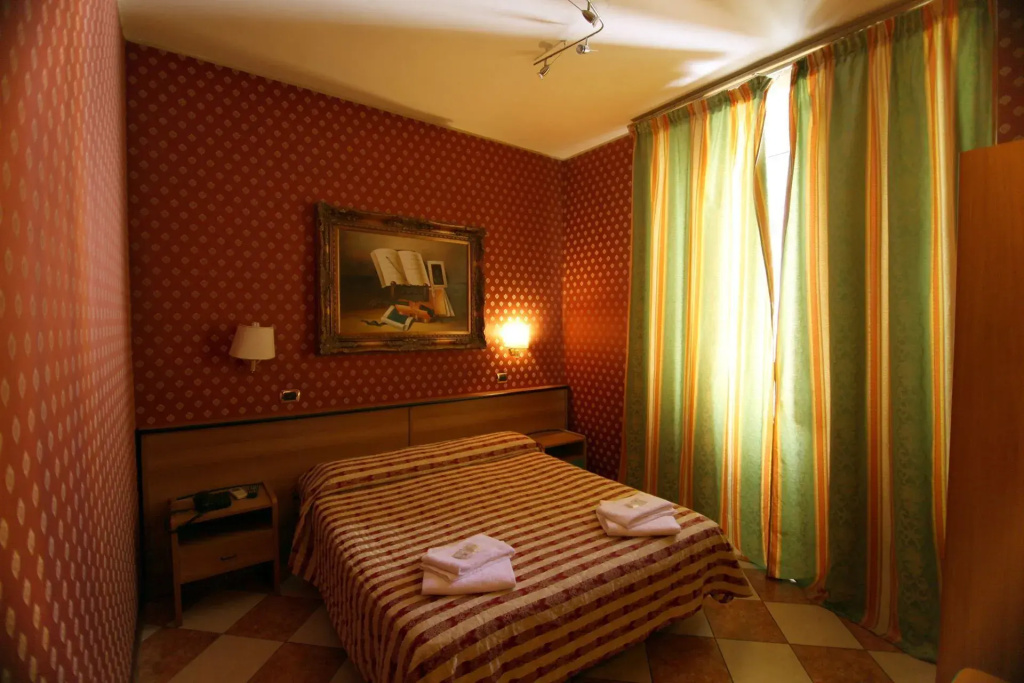 Standard Double room (full double bed)