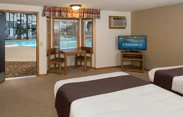 Standard Quadruple room with pool view