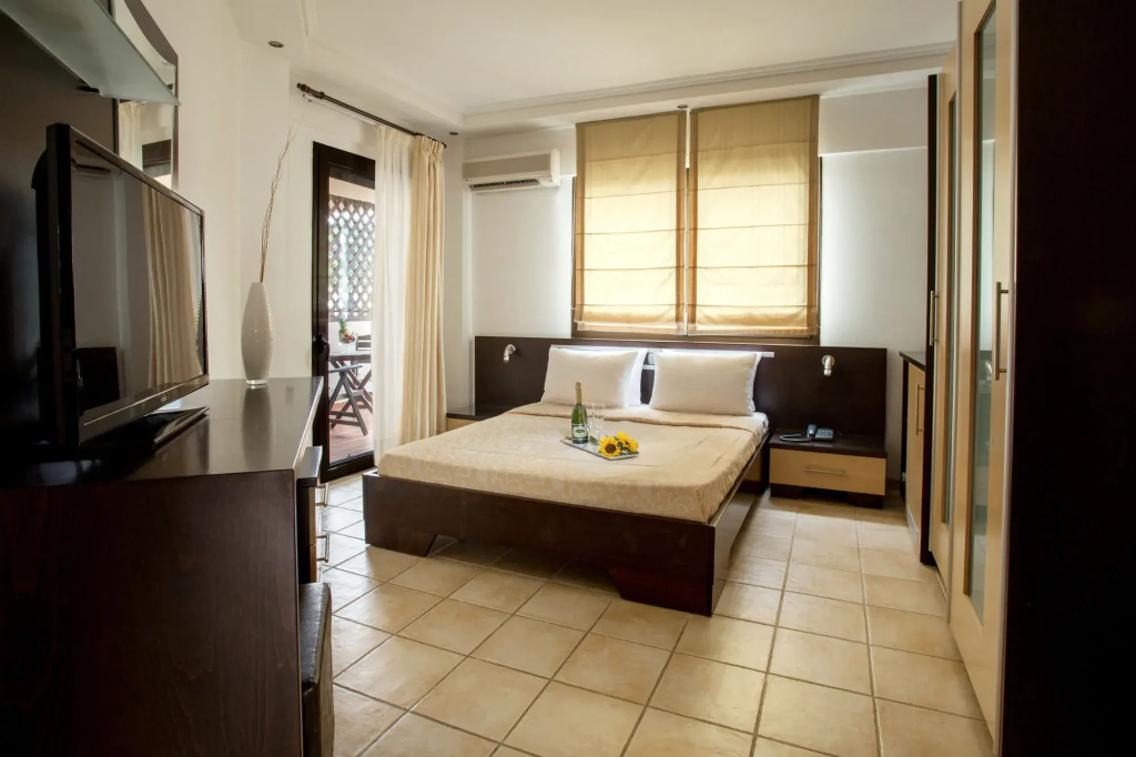 Standard Double room (full double bed)