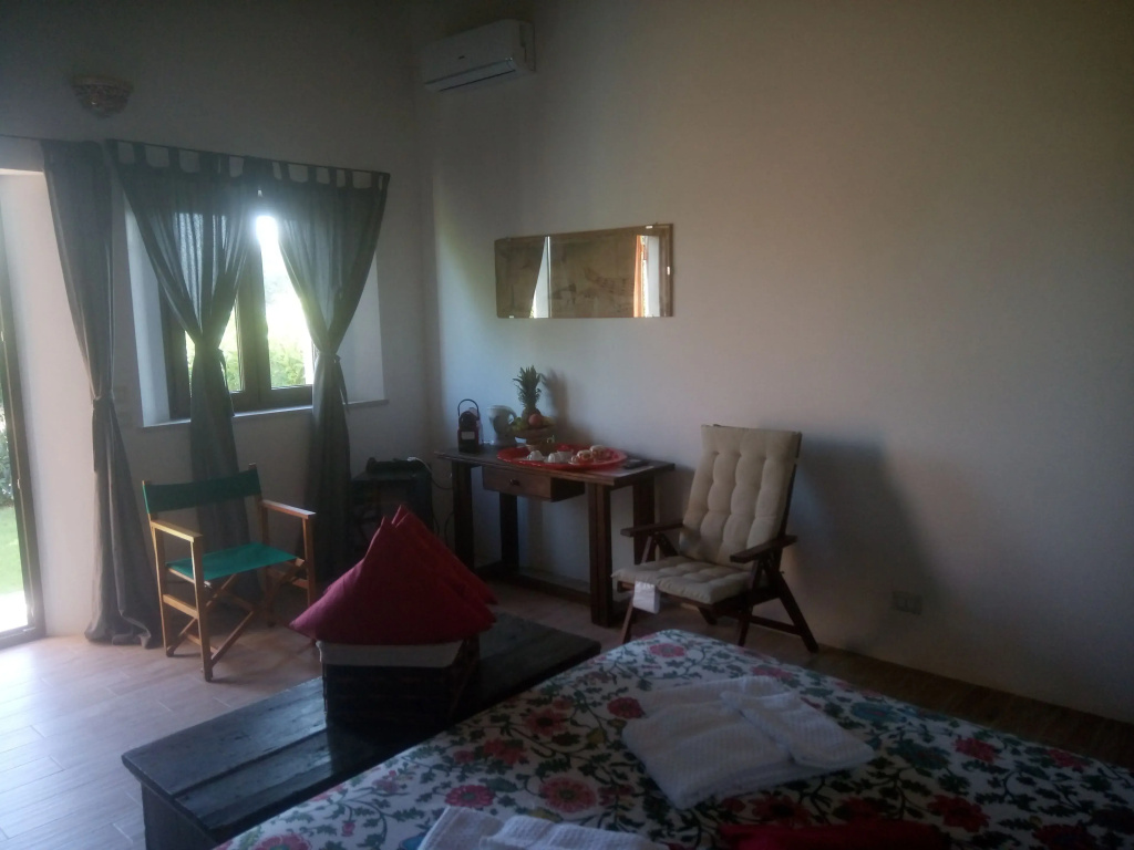 Deluxe Double room (full double bed)