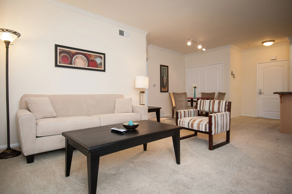 Sunshine Suites at 616 St. Paul - Chambres