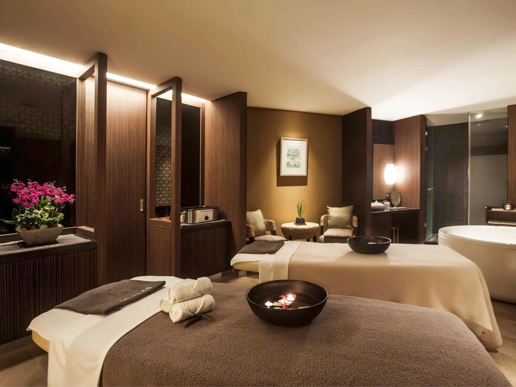 Отель The Ambassador Seoul - A Pullman Hotel в Сеуле