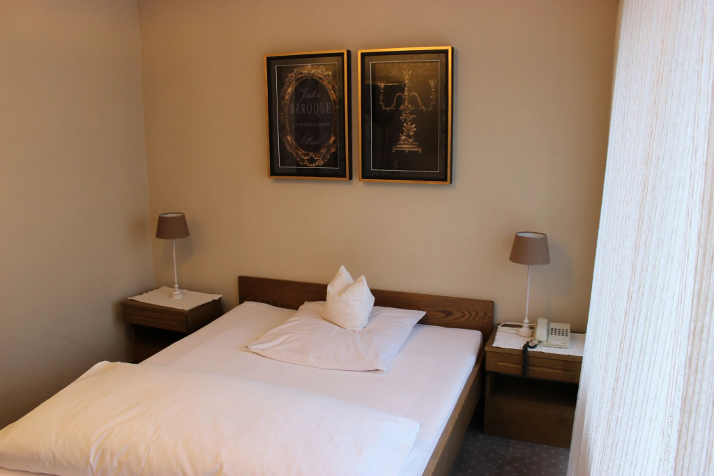 Classic Double room (full double bed)