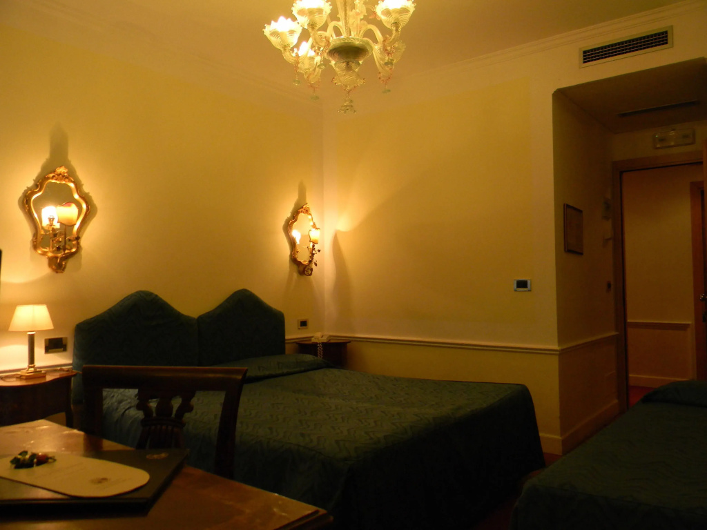 Double room (full double bed)