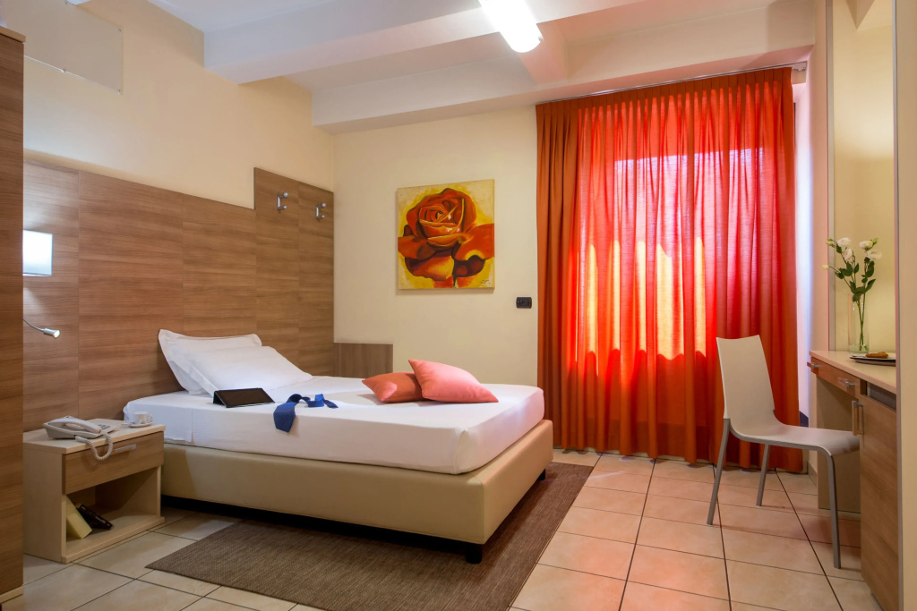 Double room (full double bed)