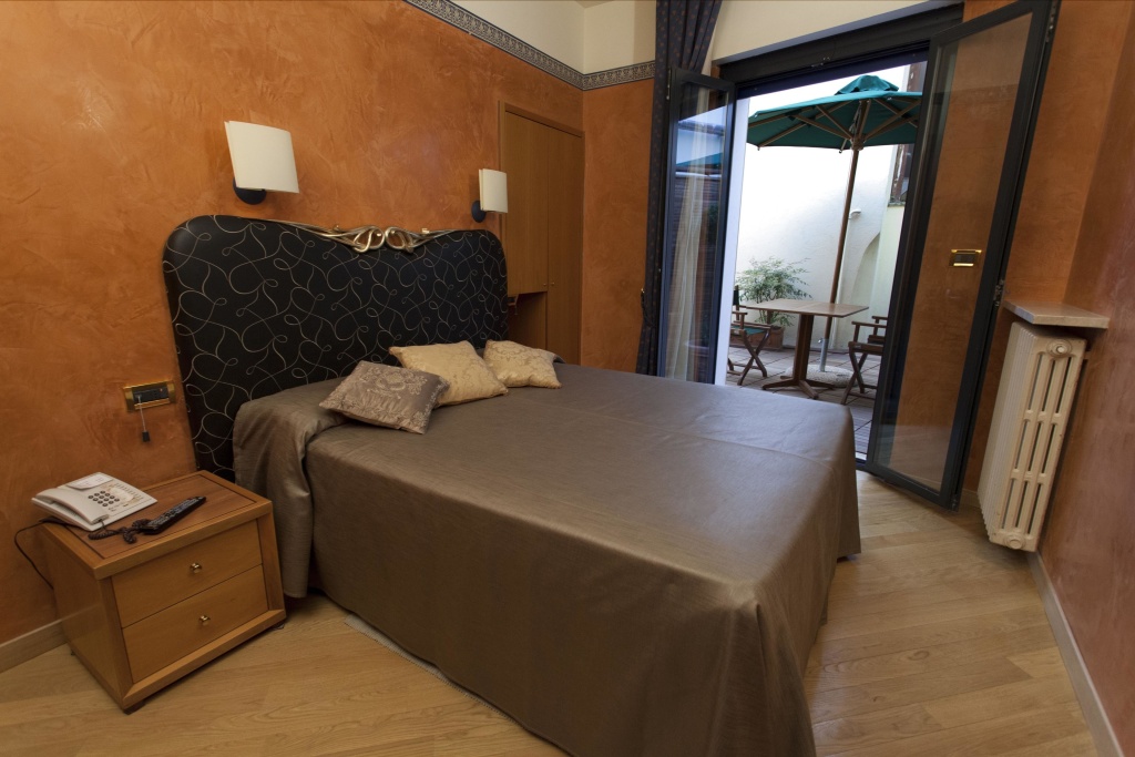 Standard Double room (full double bed)