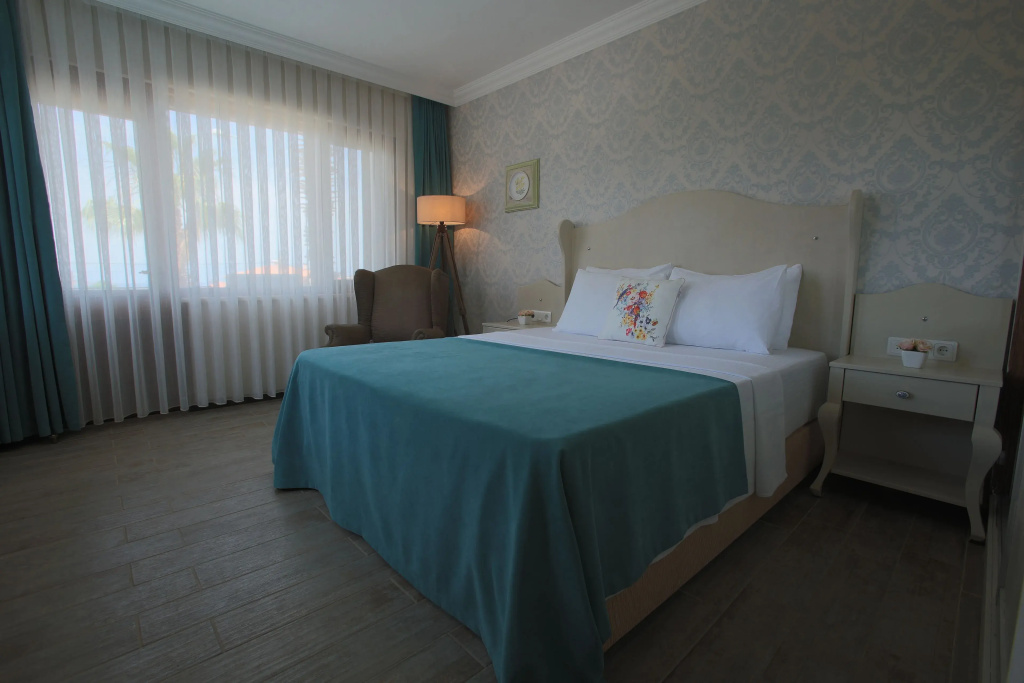 Standard Double room with balcony (full double bed)