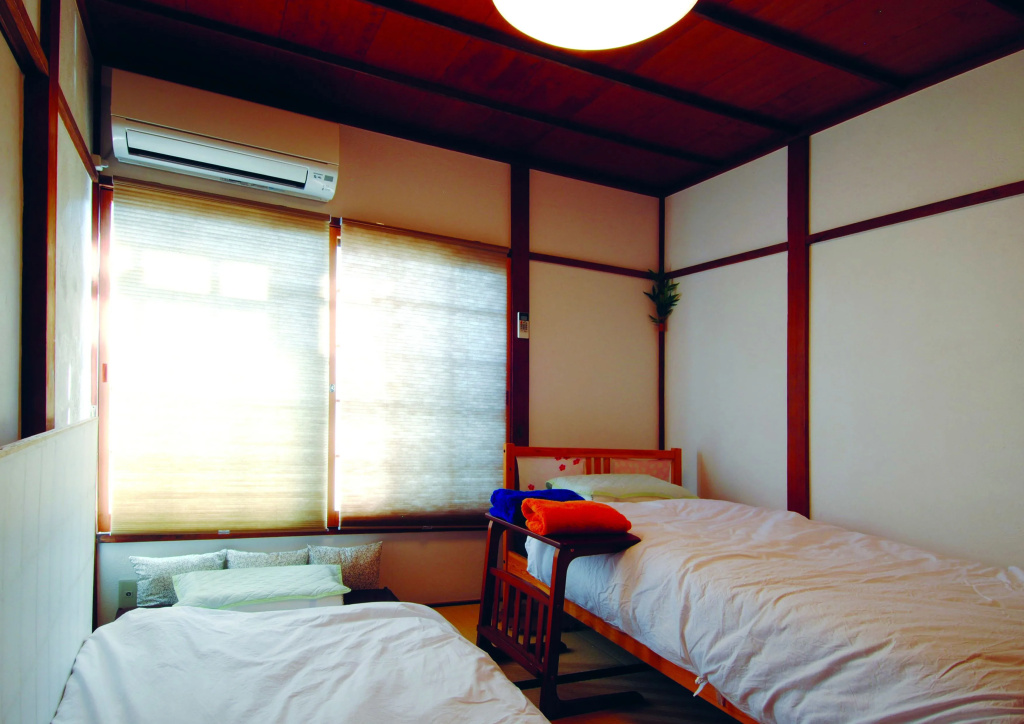 1 Bedroom Economy Double room (twin beds)