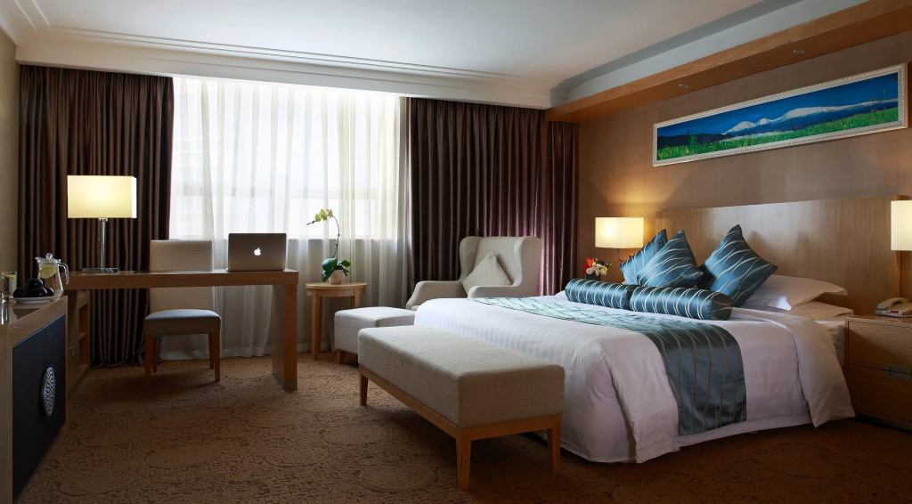 Deluxe Suite