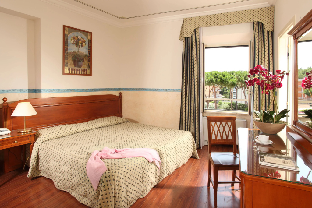 Double room (full double bed)