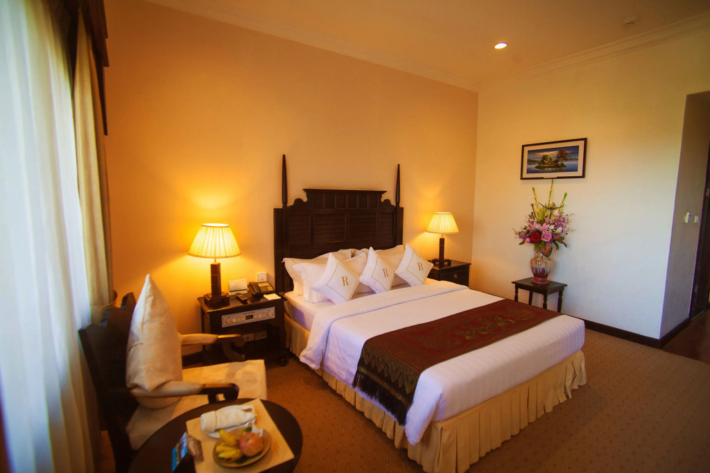 Deluxe Double room with city view (full double bed)