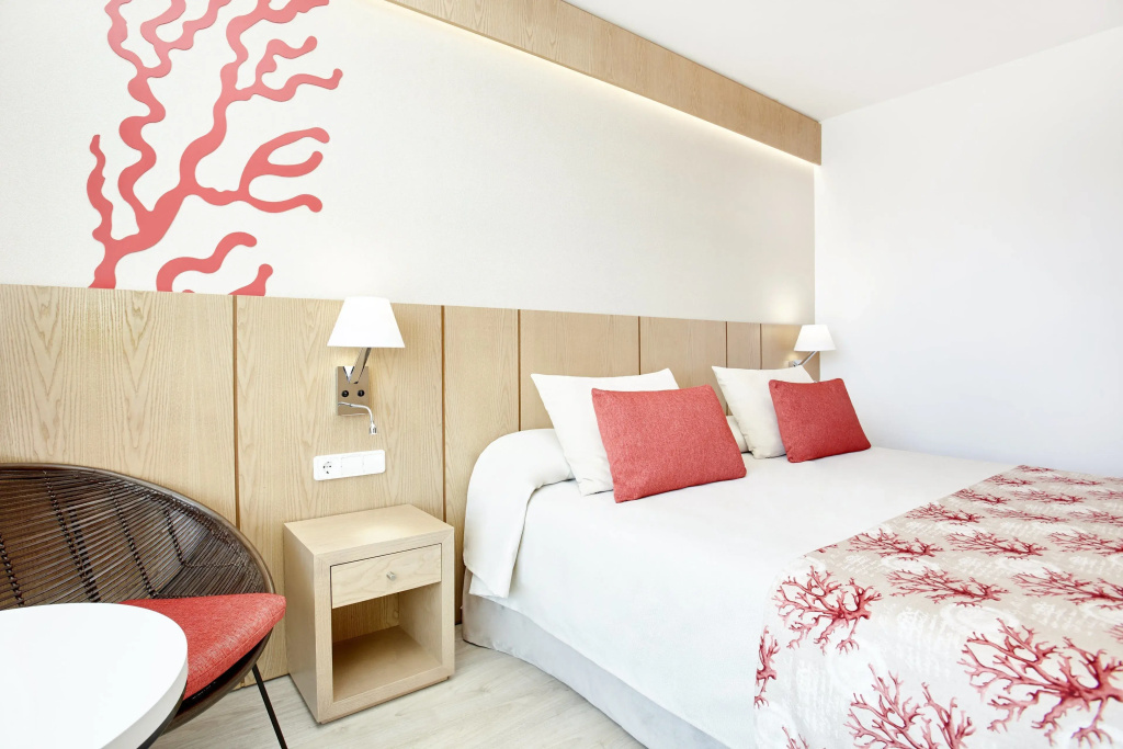 Standard Double room with partial sea view (full double bed)