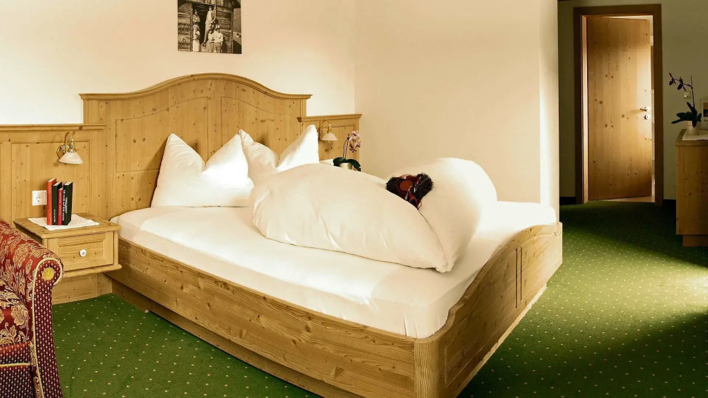 Superior Double room with mountain view (full double bed)