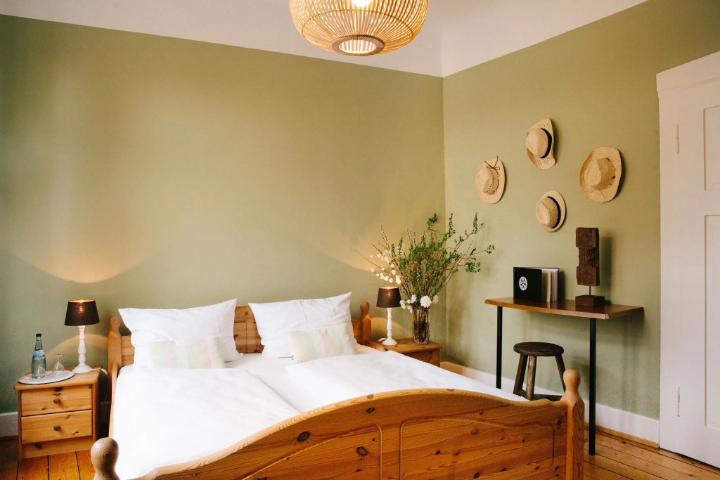 Deluxe Double room (full double bed)
