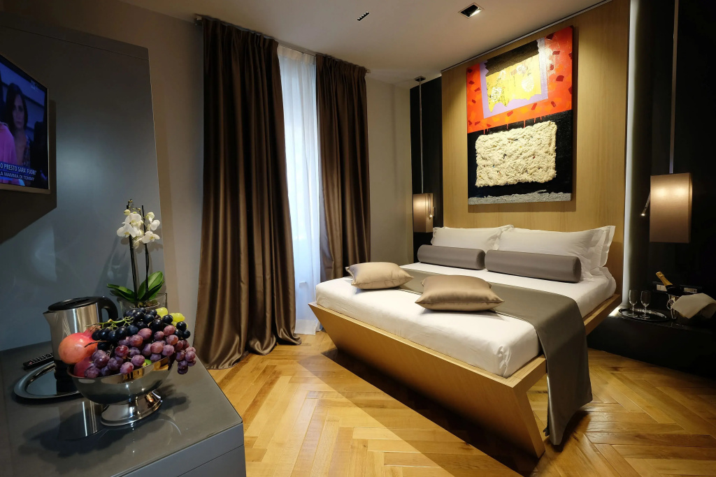 Standard Double room with courtyard view (full double bed)