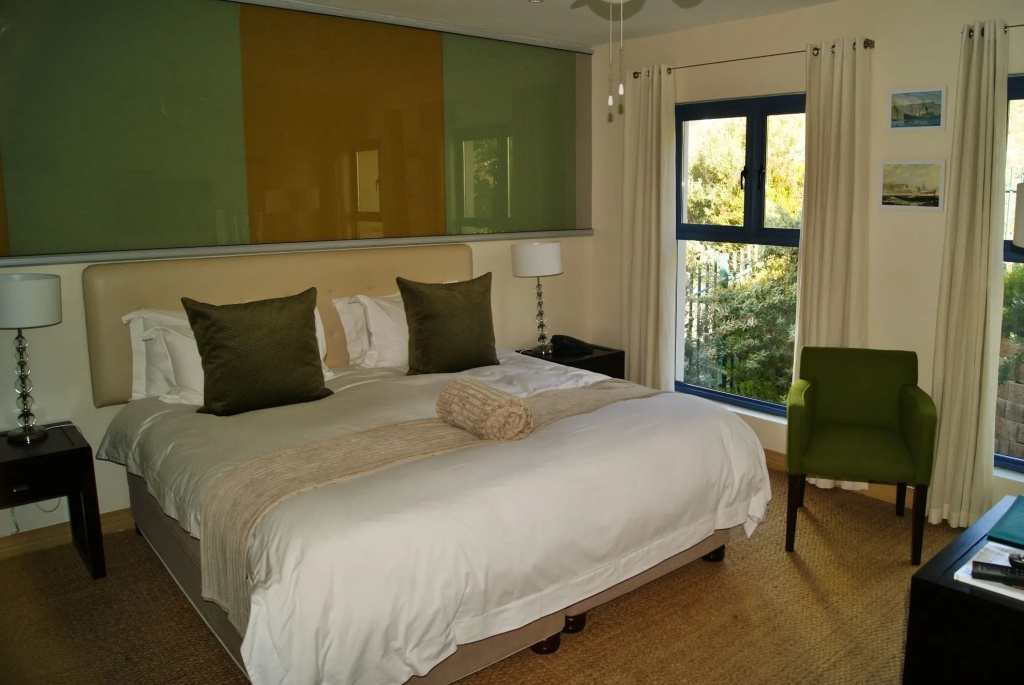 Standard room with mountain view
