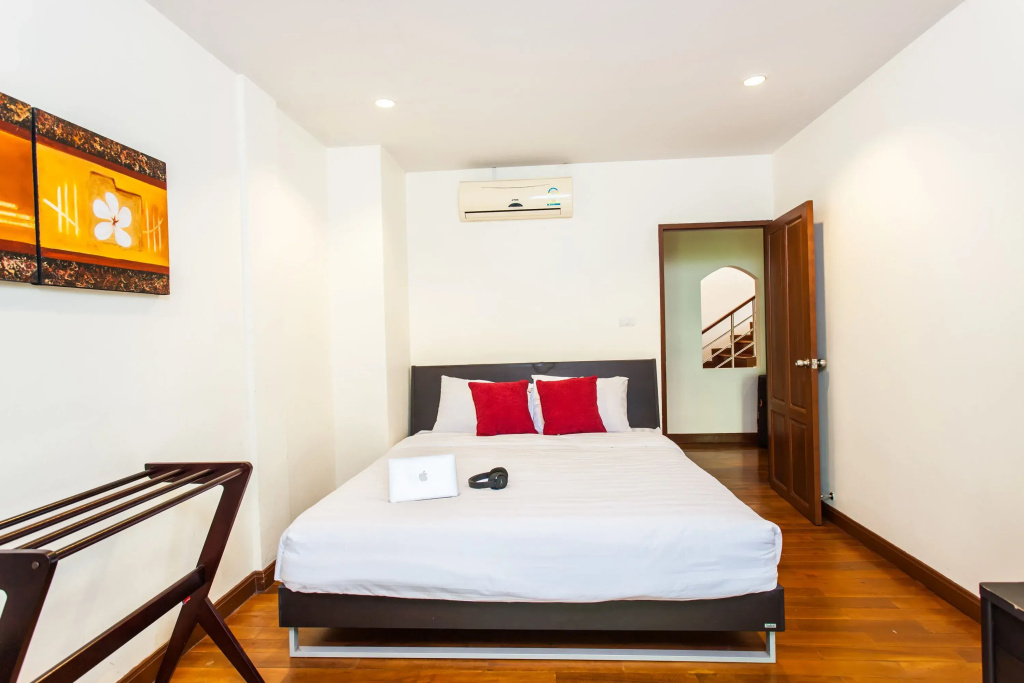 4 Bedrooms Villa