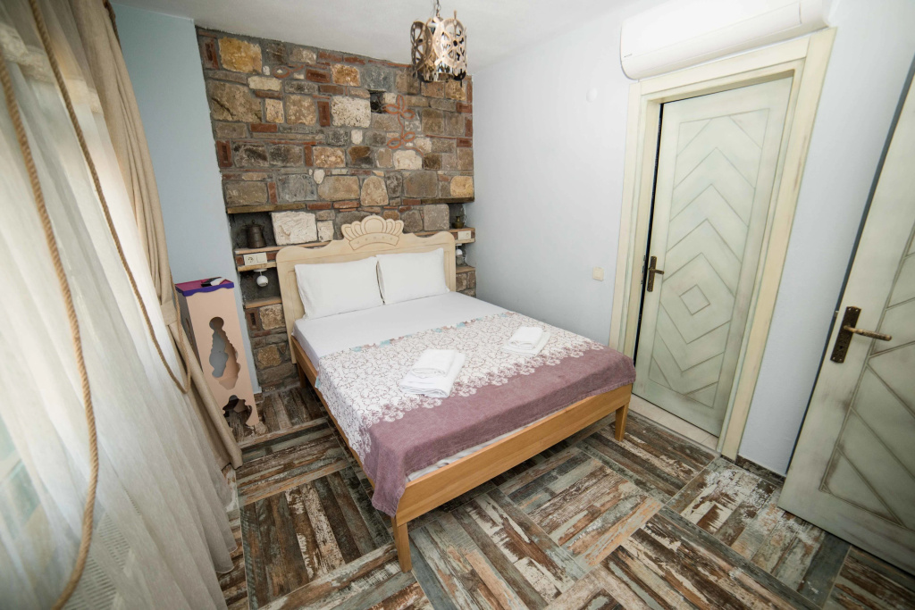 Economy room