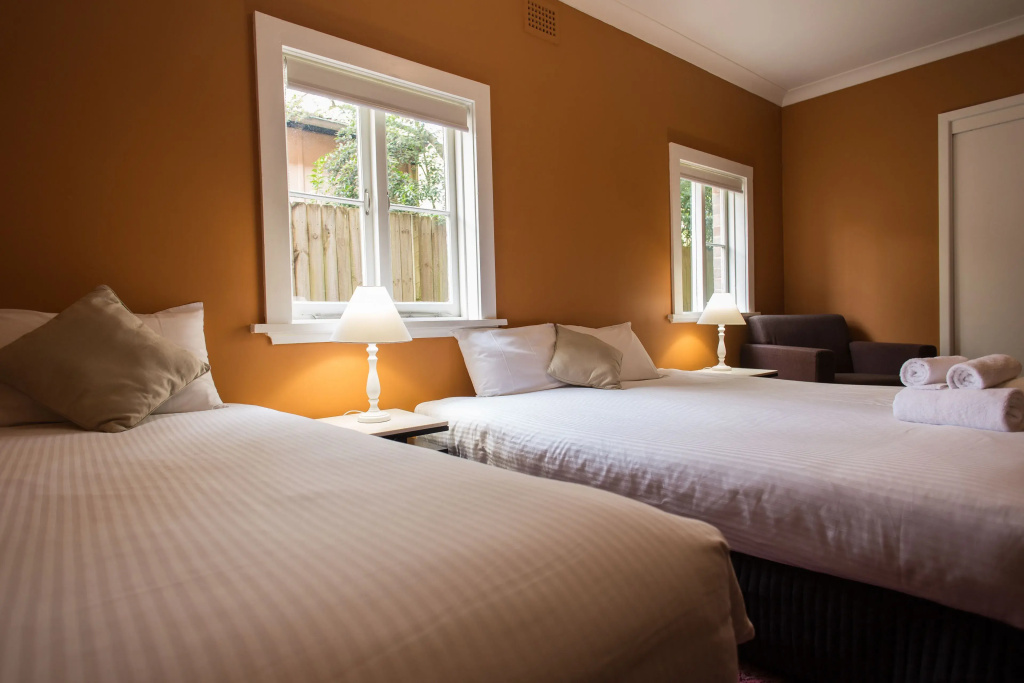 Standard Triple room