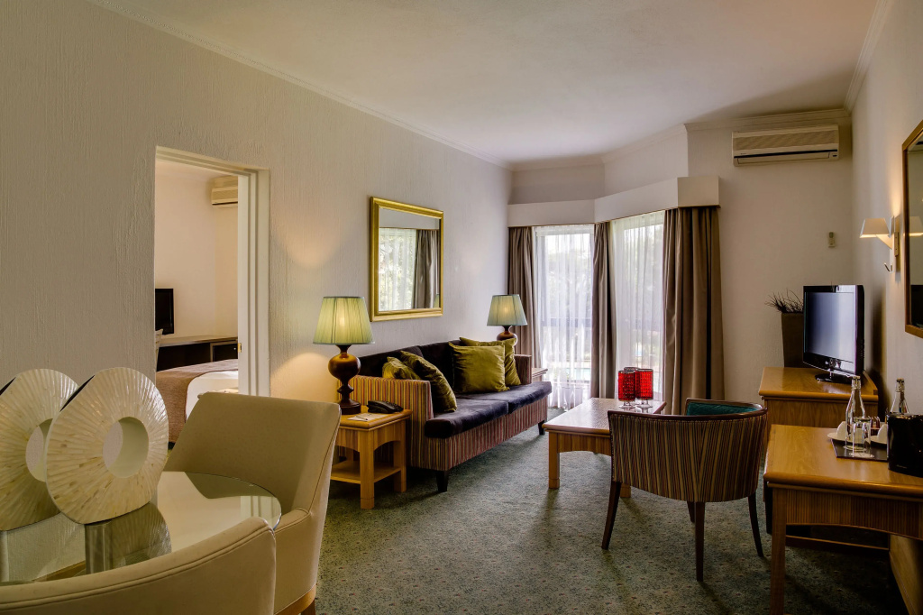 Luxury Double Suite with garden view (full double bed)