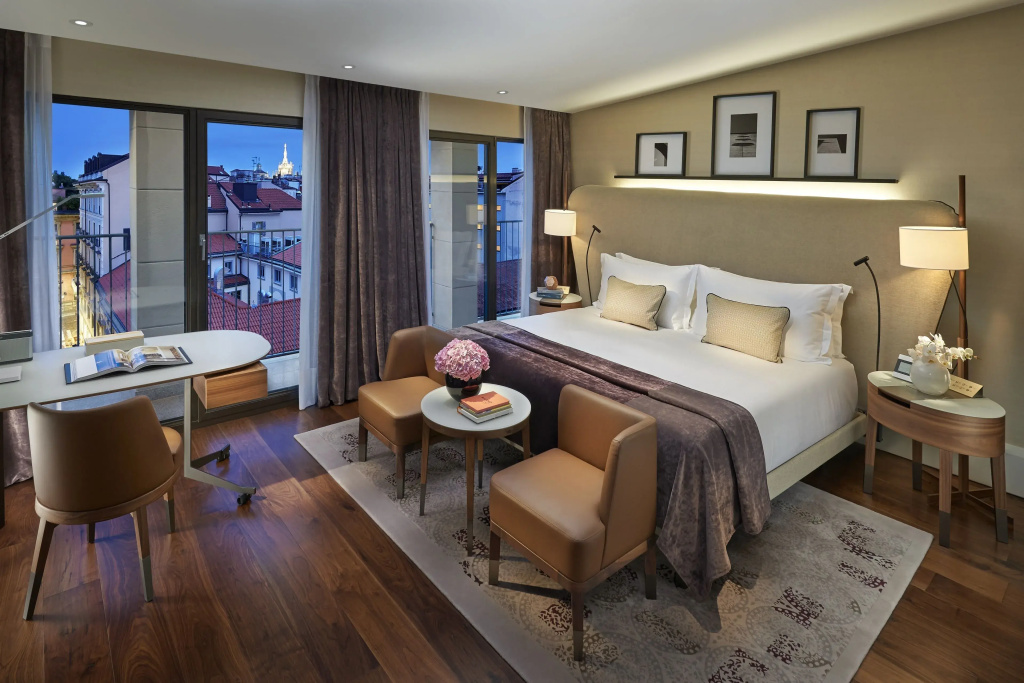 Mandarin Double room (full double bed)