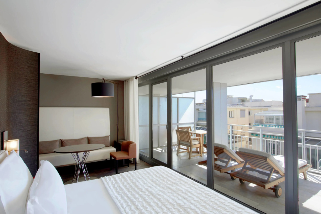 Executive Double room with city view (full double bed)