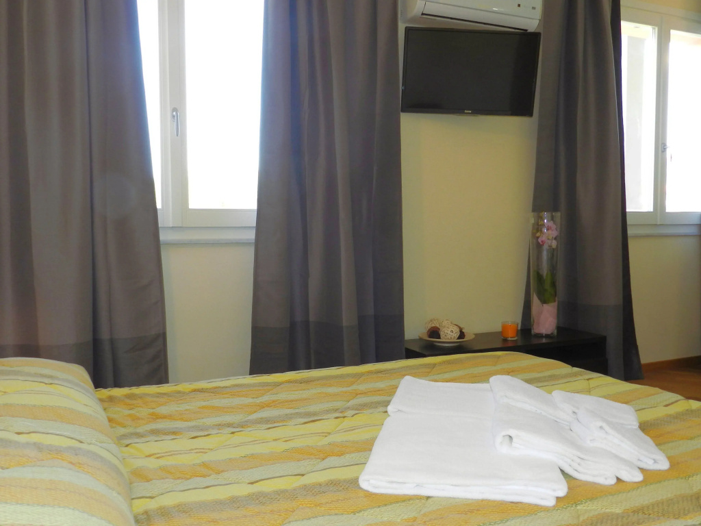 Standard Double room (full double bed)