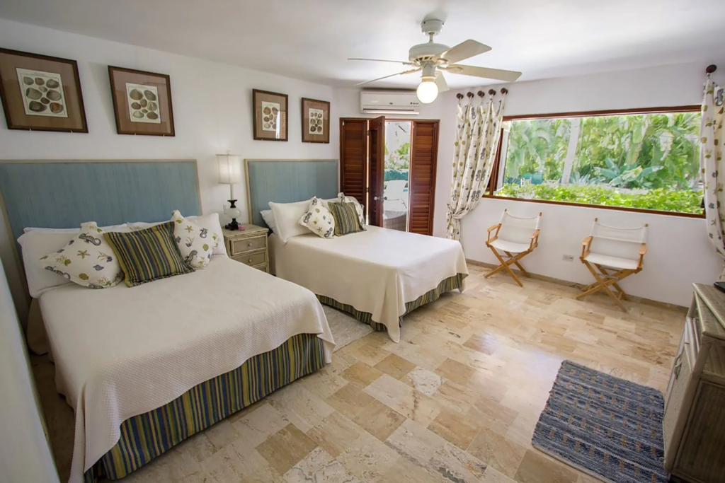 4 Bedrooms Luxury Villa