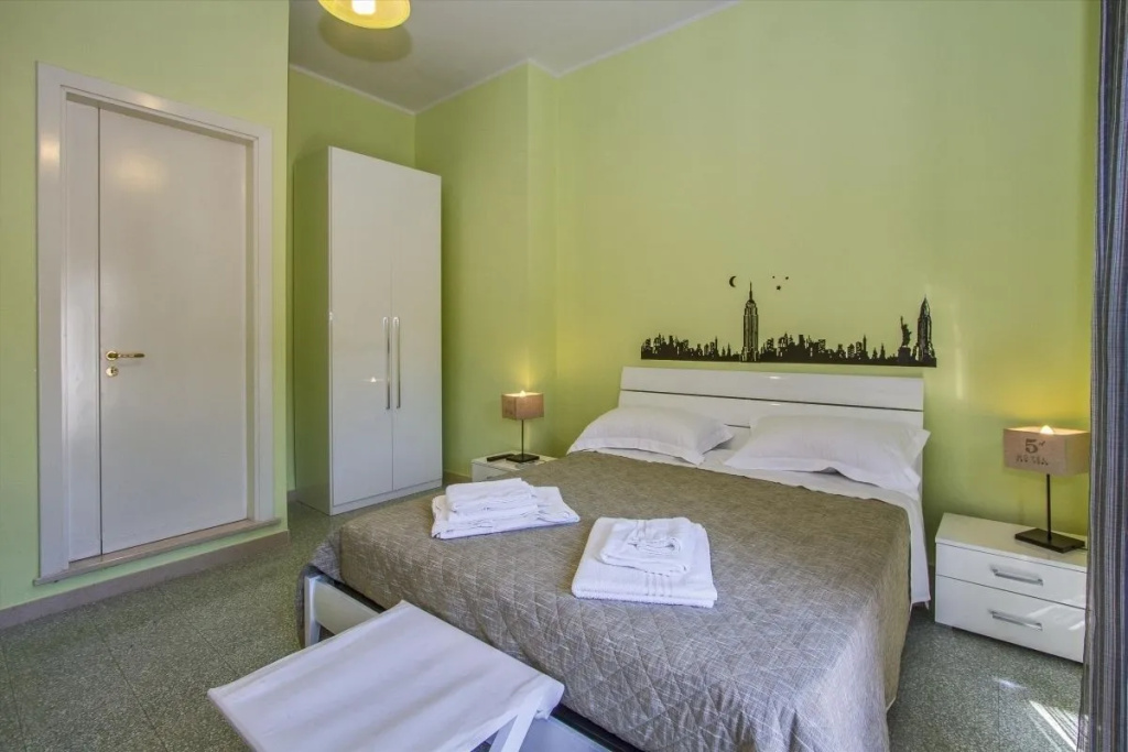 Standard Triple room
