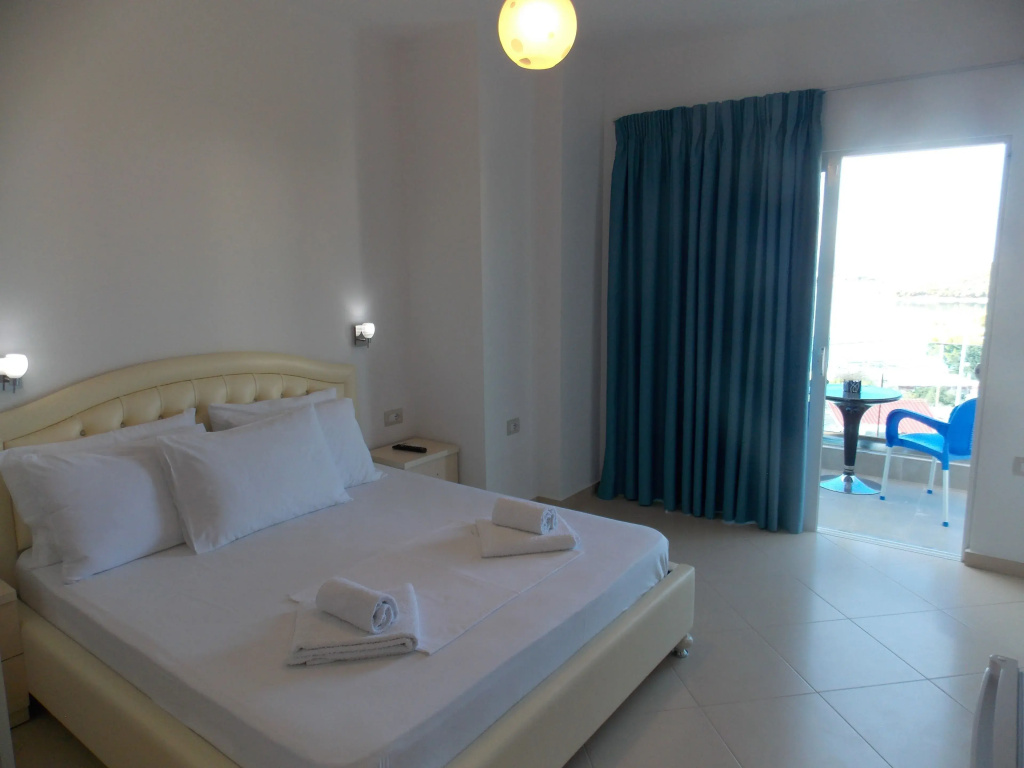 Standard Double room with sea view (full double bed)
