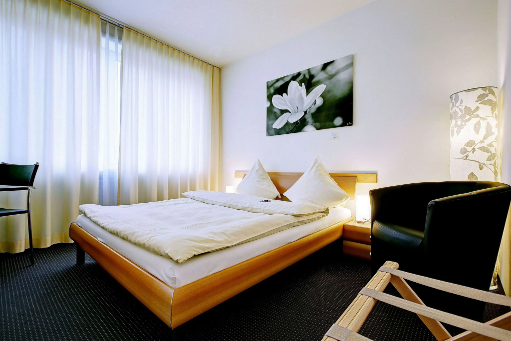 Standard Double room (full double bed)