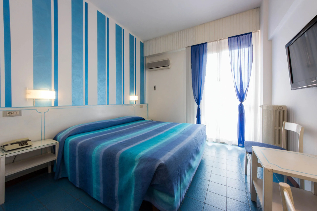 Classic Double room with balcony (full double bed)