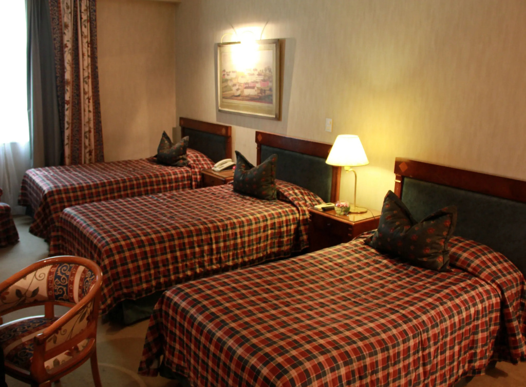 Standard Triple room