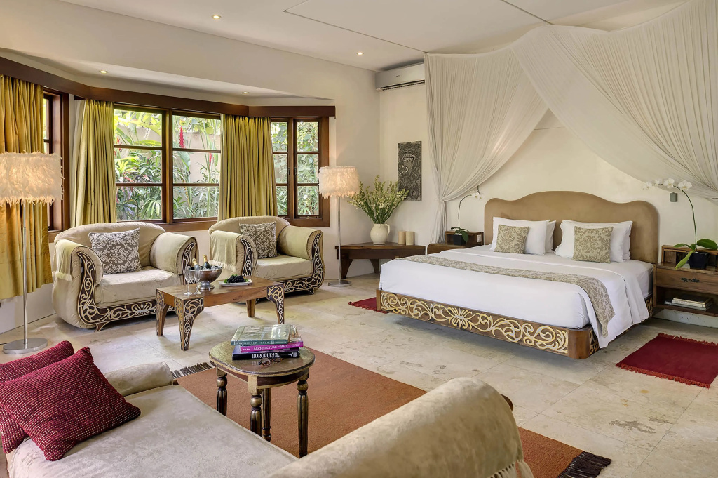 5 Bedrooms Villa