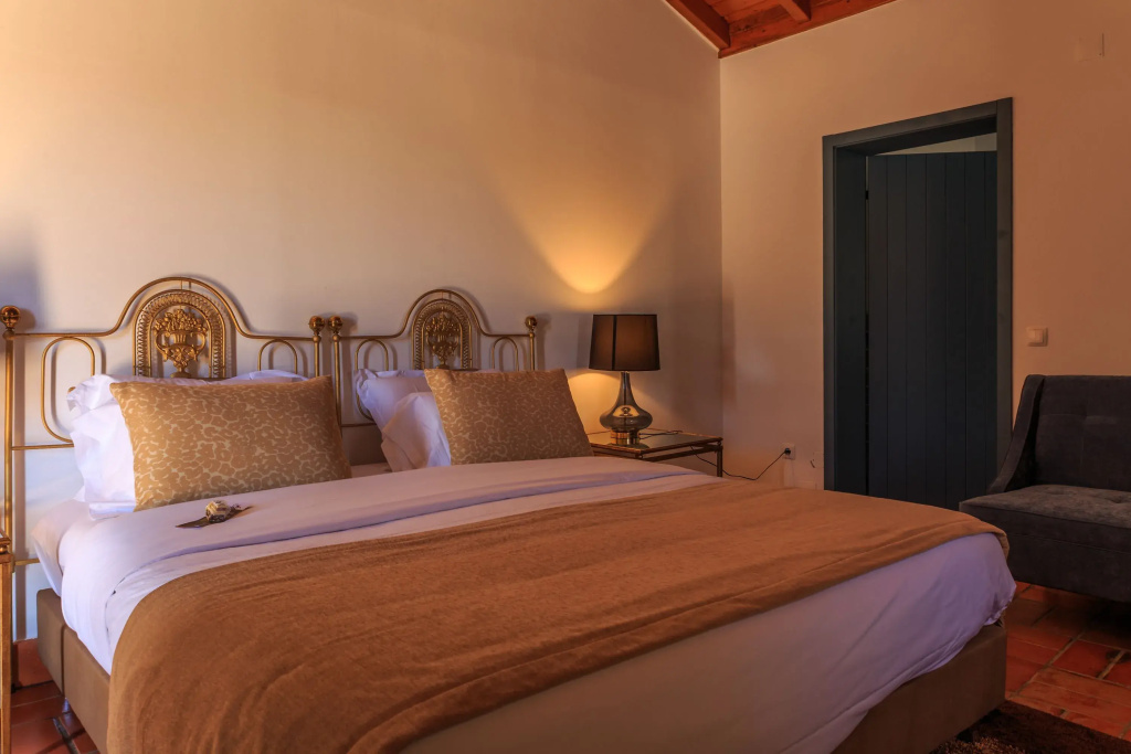 Deluxe Double room with river view (full double bed)