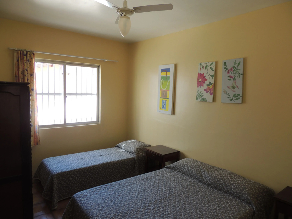 4 Bedrooms Apartment