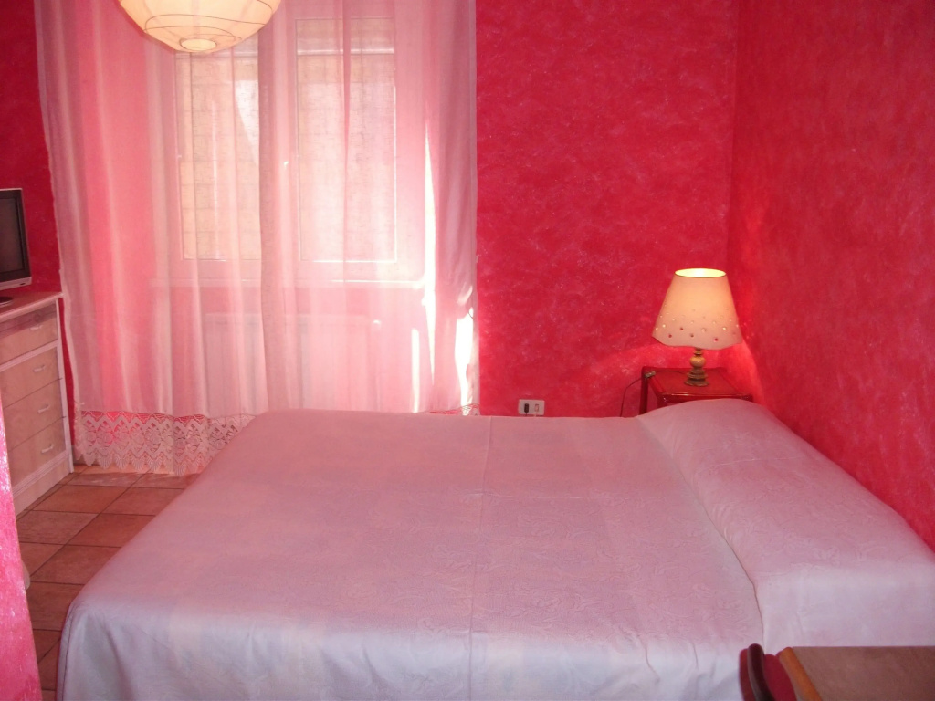 Double room (full double bed)