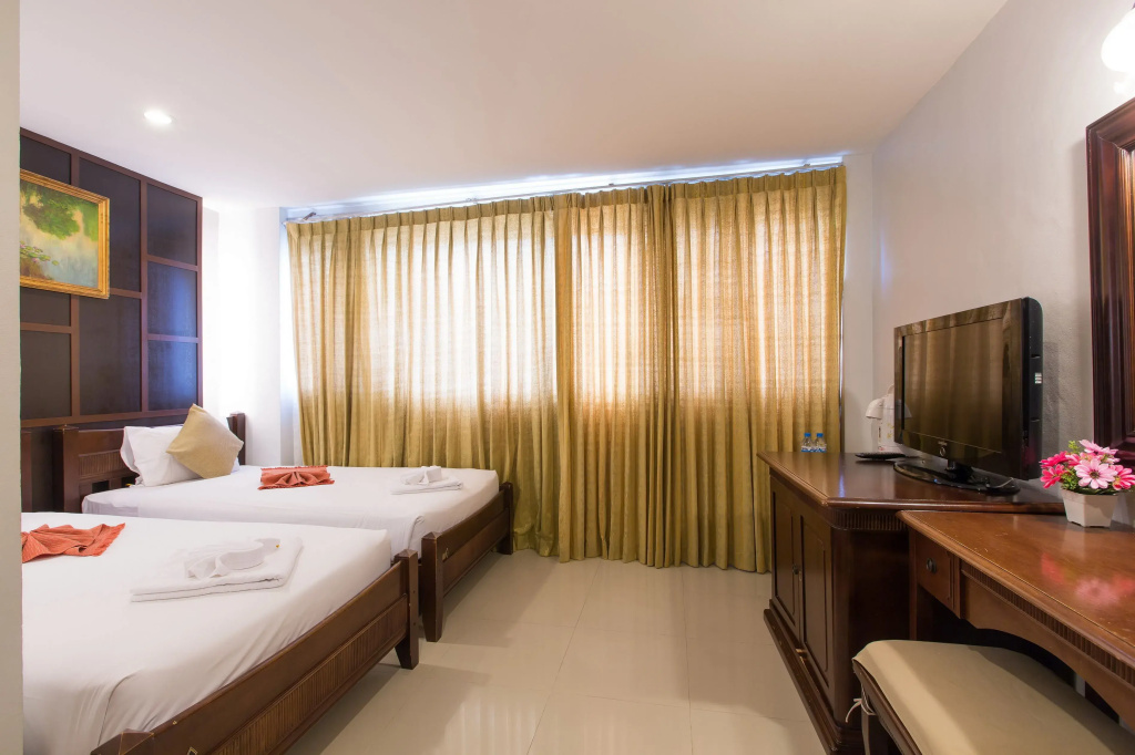 Standard Triple room