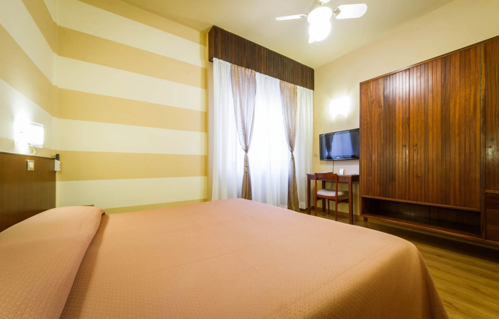 Classic Double room (full double bed)