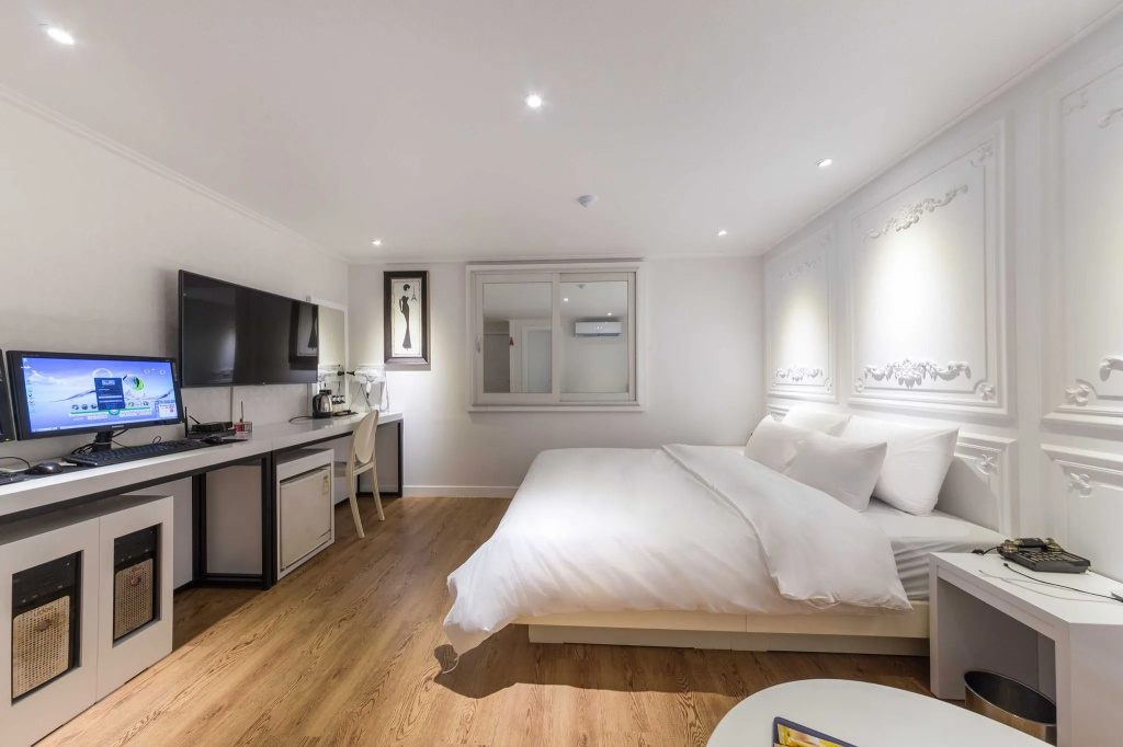 Standard Double room (full double bed)