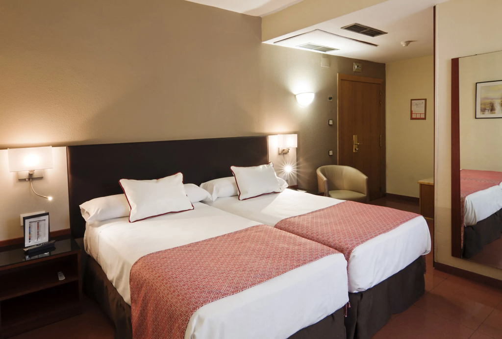 Double room (full double bed)