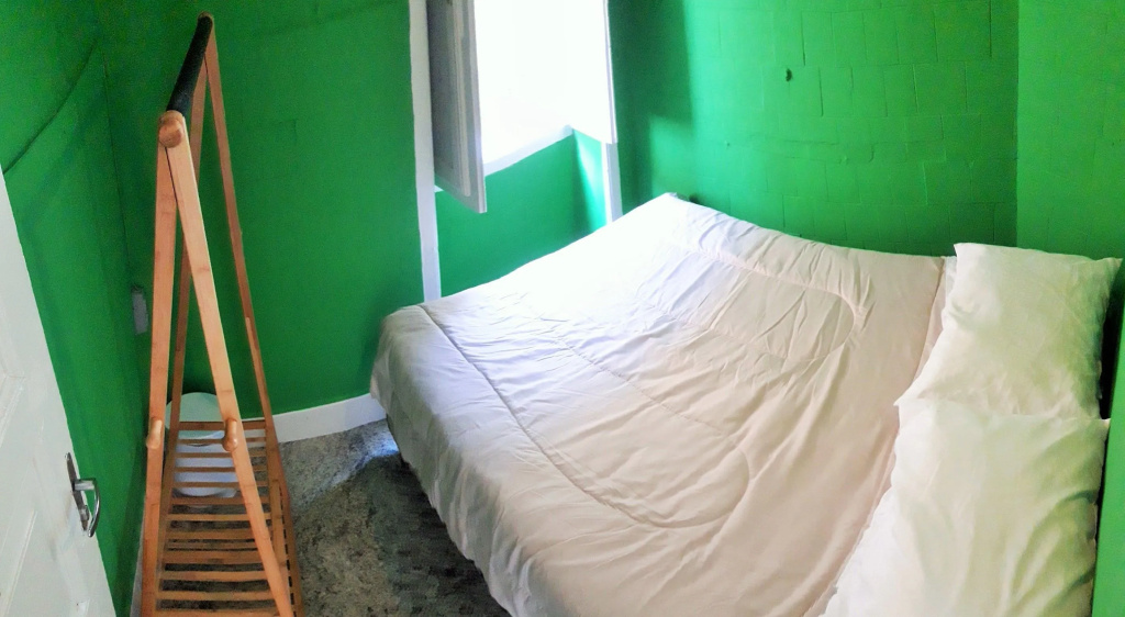 Economy room