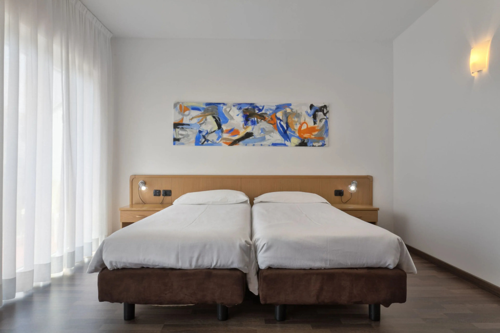 Standard Double room (full double bed)