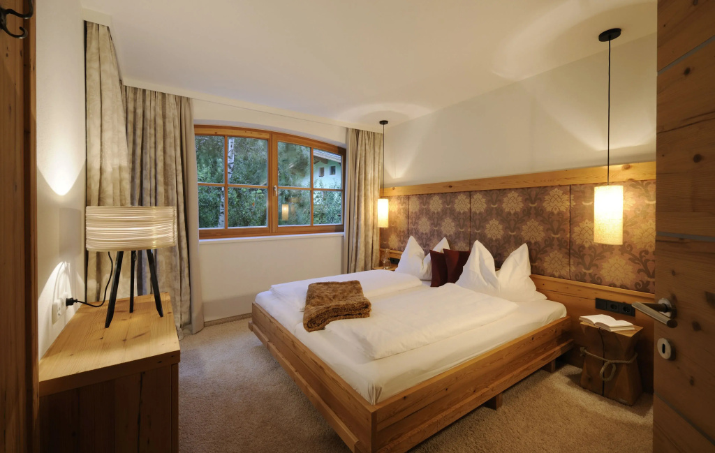 2 Bedrooms Apartment