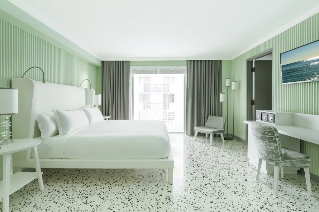 Standard Double room with balcony (full double bed)