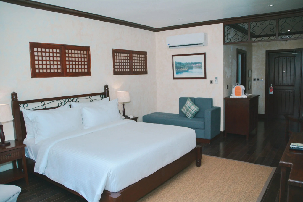 Double Suite with garden view (full double bed)