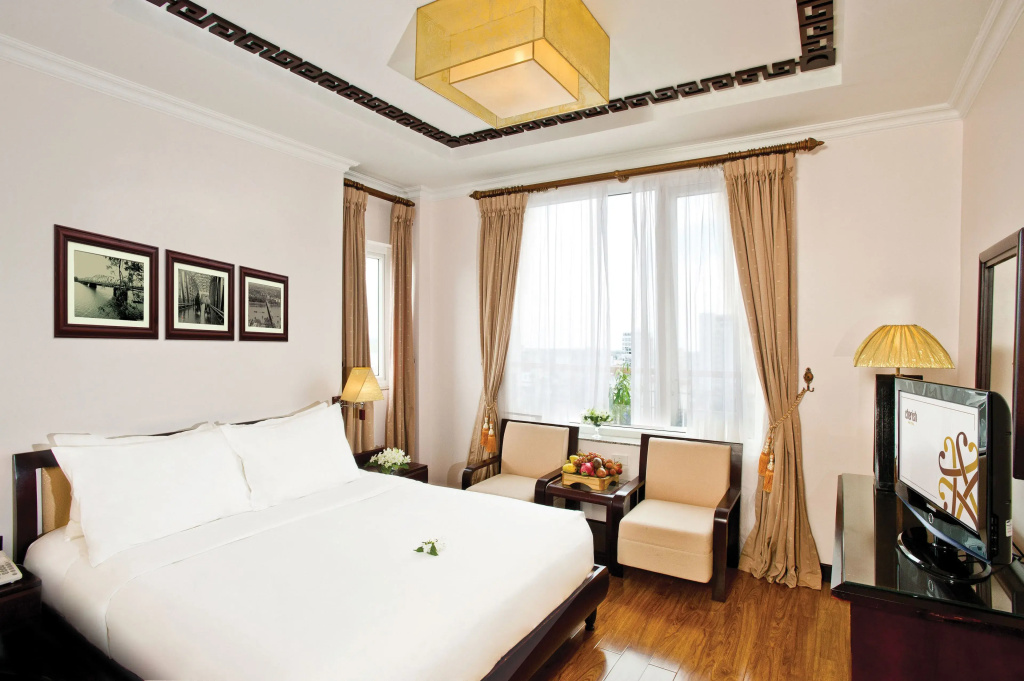 Deluxe Double room with city view (full double bed)