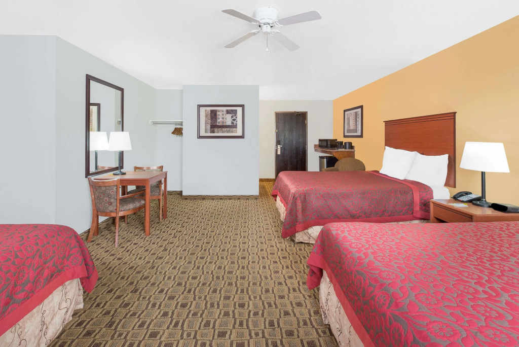 Standard Quadruple room